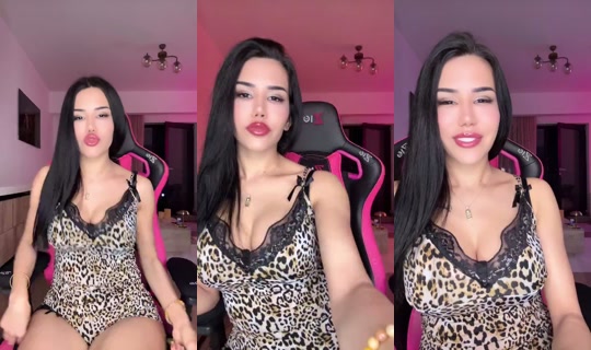 Burcu_34's Live Session — Oct 22, 2026, 9:04 PM