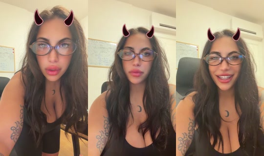 ValentinaRed's Live Session — Jul 25, 2026, 11:37 PM