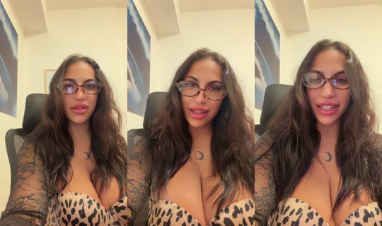 ValentinaRed's Live Session — Jul 27, 2026, 10:00 PM