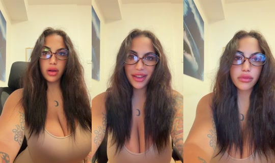 ValentinaRed's Live Session — Jul 29, 2026, 11:15 PM