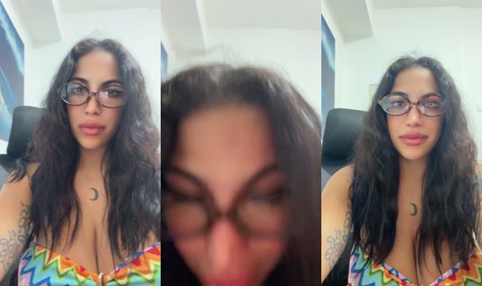 ValentinaRed's Live Session — Aug 1, 2026, 11:09 PM