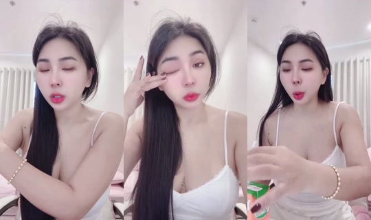 lily1990's Live Session — Aug 21, 2026, 5:24 AM
