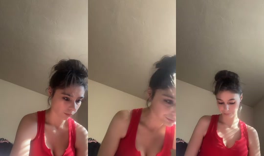 .mommyto2girls's Live Session — Jul 24, 2026, 11:42 PM