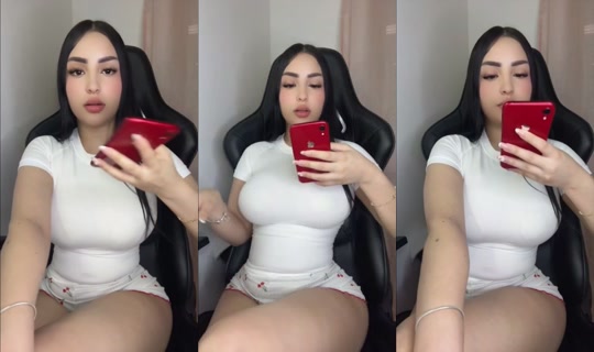 carolina.colombiana's Live Session — Aug 24, 2026, 5:43 AM