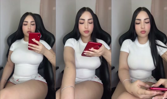 carolina.colombiana's Live Session — Aug 24, 2026, 4:23 PM
