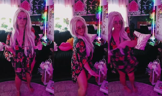 goddess.momme's Live Session — Oct 17, 2026, 8:07 PM