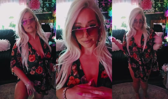 goddess.momme's Live Session — Oct 18, 2026, 9:04 PM