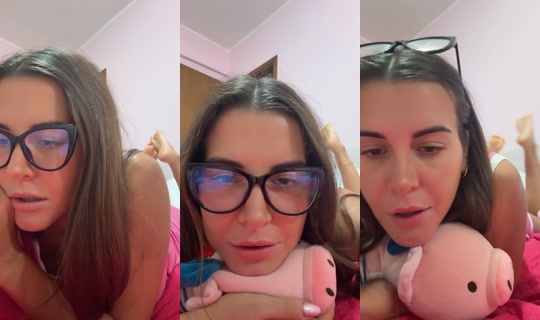 greta_g25's Live Session — Oct 7, 2026, 10:41 PM