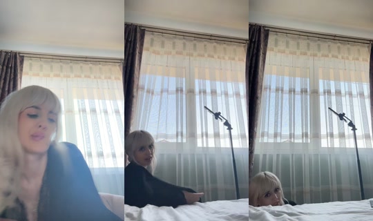 laracharmont's Live Session — Aug 8, 2026, 4:12 PM
