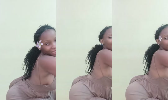 officialroxxane_'s Live Session — Aug 5, 2026, 4:53 PM