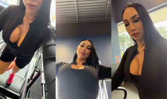 sarahnicoleofficial's Live Session — Oct 19, 2026, 8:27 PM