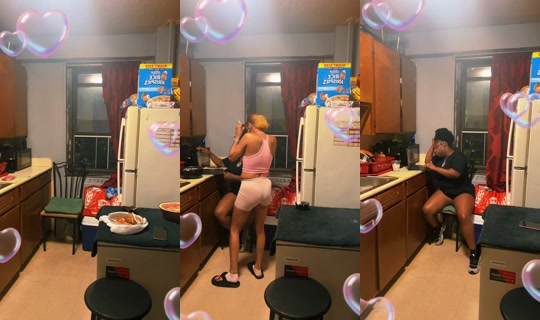 sexyreddiva44's Live Session — Aug 20, 2026, 12:02 AM