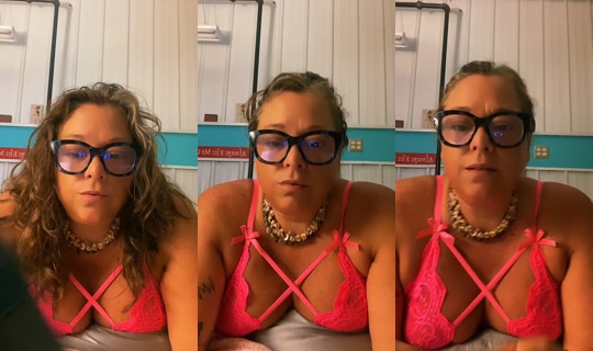 sweetlittleamanda's Live Session — Aug 4, 2026, 11:22 PM