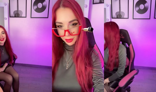 vickyfoxi's Live Session — Jul 25, 2026, 4:12 PM