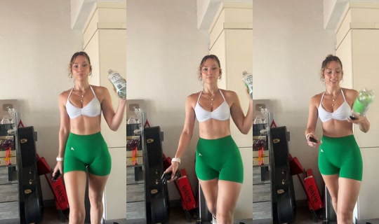 victorialynnmyers_'s Live Session — Aug 29, 2026, 11:31 PM
