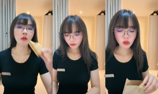 vivian81703's Live Session — Oct 29, 2026, 2:18 AM