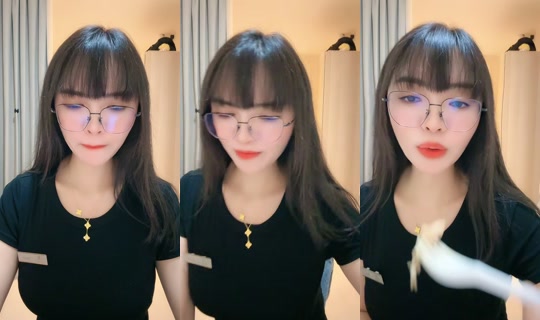 vivian81703's Live Session — Oct 29, 2026, 3:20 AM