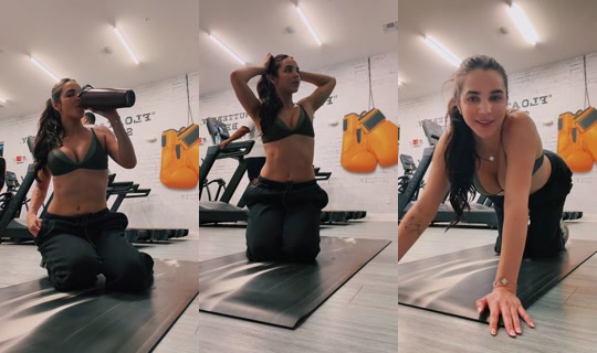 whoismariadelo's Live Session — Aug 21, 2026, 12:13 AM