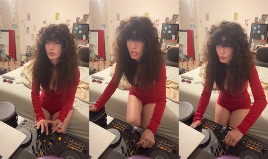 red.kissing.vi0let's Live Session — Jul 2, 2026, 4:23 AM